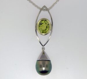 Peridot/Tahitian pearl Pendant 18kw