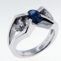 Oval Sapphire & pear shaped Diamond Ring 18kw